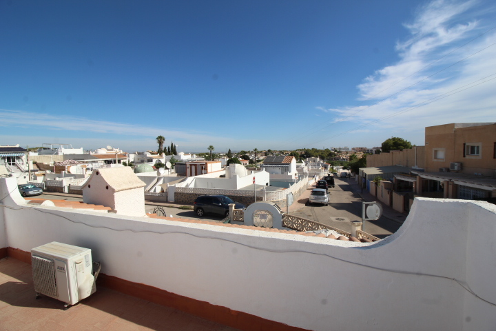 Villa til salg i Villamartín-Las Filipinas (Orihuela)