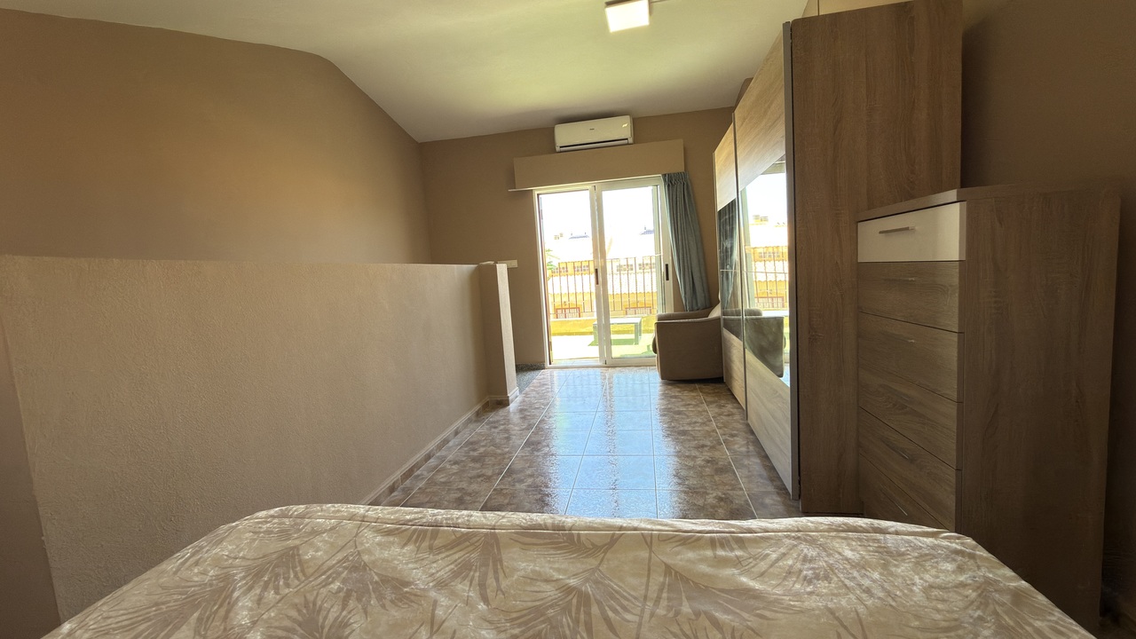Amplia casa adosada de 3 dormitorios con vistas al mar en una ubicación privilegiada en La Zenia
