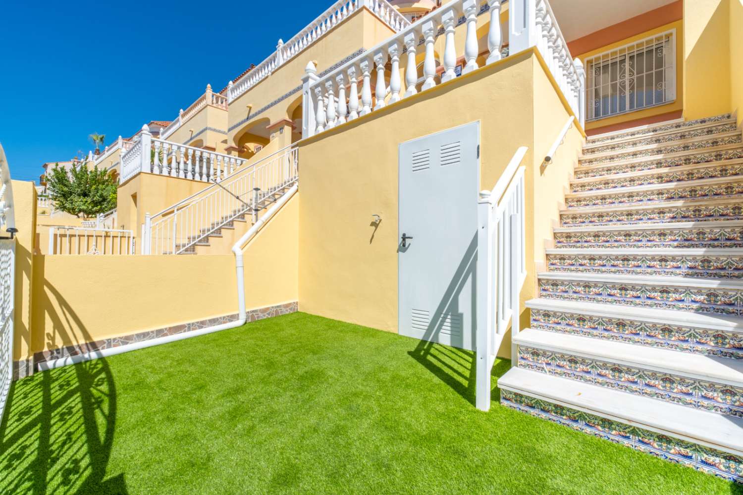 Magnífico dúplex de estilo “Battenberg”, completamente reformado y listo para entrar a vivir, ubicado en una tranquila zona residencial de Las Filipinas -