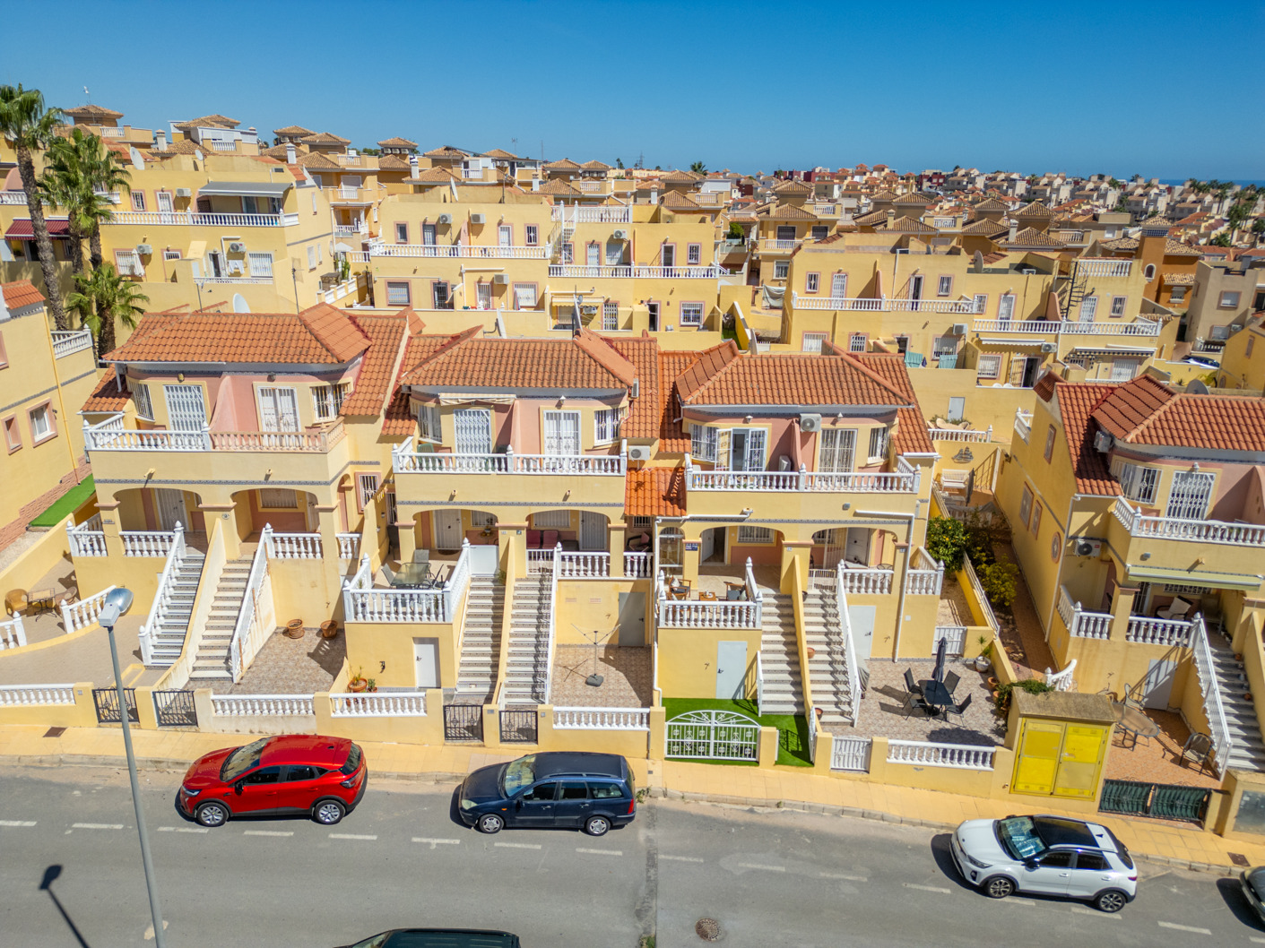 Magnífico dúplex de estilo “Battenberg”, completamente reformado y listo para entrar a vivir, ubicado en una tranquila zona residencial de Las Filipinas -