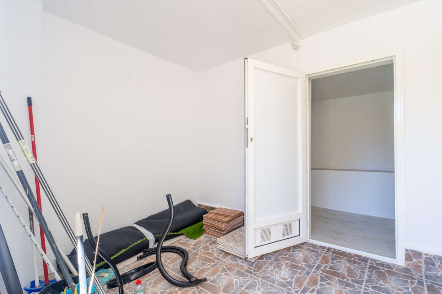 Magnífico dúplex de estilo “Battenberg”, completamente reformado y listo para entrar a vivir, ubicado en una tranquila zona residencial de Las Filipinas -