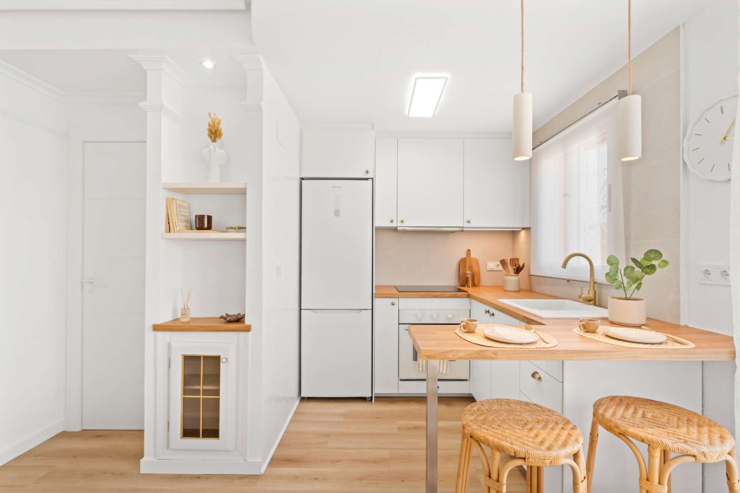 Magnífico dúplex de estilo “Battenberg”, completamente reformado y listo para entrar a vivir, ubicado en una tranquila zona residencial de Las Filipinas -