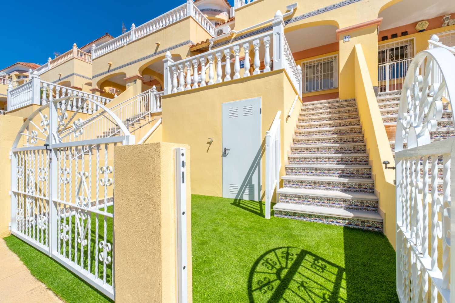 Magnífico dúplex de estilo “Battenberg”, completamente reformado y listo para entrar a vivir, ubicado en una tranquila zona residencial de Las Filipinas -