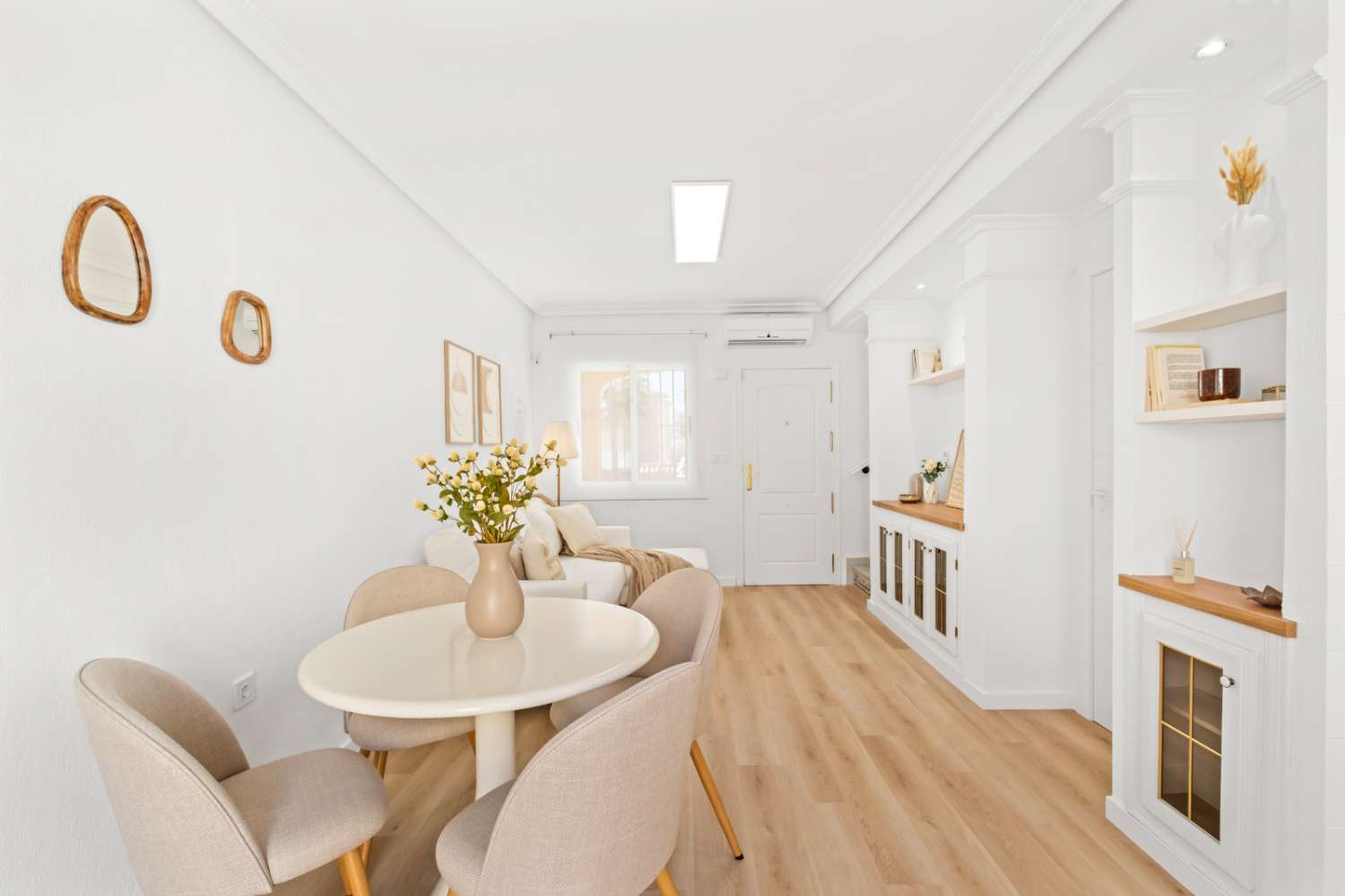 Magnífico dúplex de estilo “Battenberg”, completamente reformado y listo para entrar a vivir, ubicado en una tranquila zona residencial de Las Filipinas -