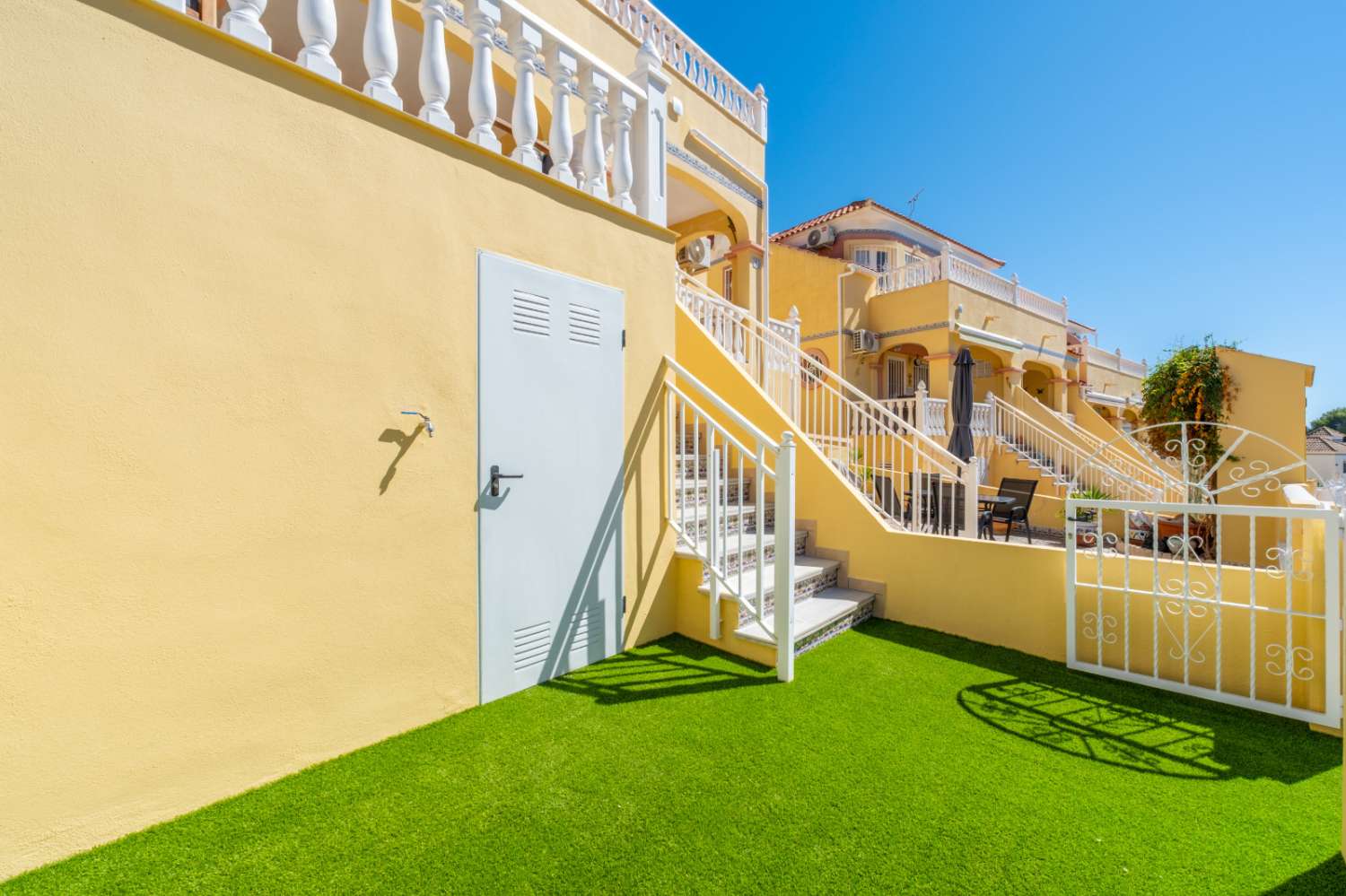 Magnífico dúplex de estilo “Battenberg”, completamente reformado y listo para entrar a vivir, ubicado en una tranquila zona residencial de Las Filipinas -