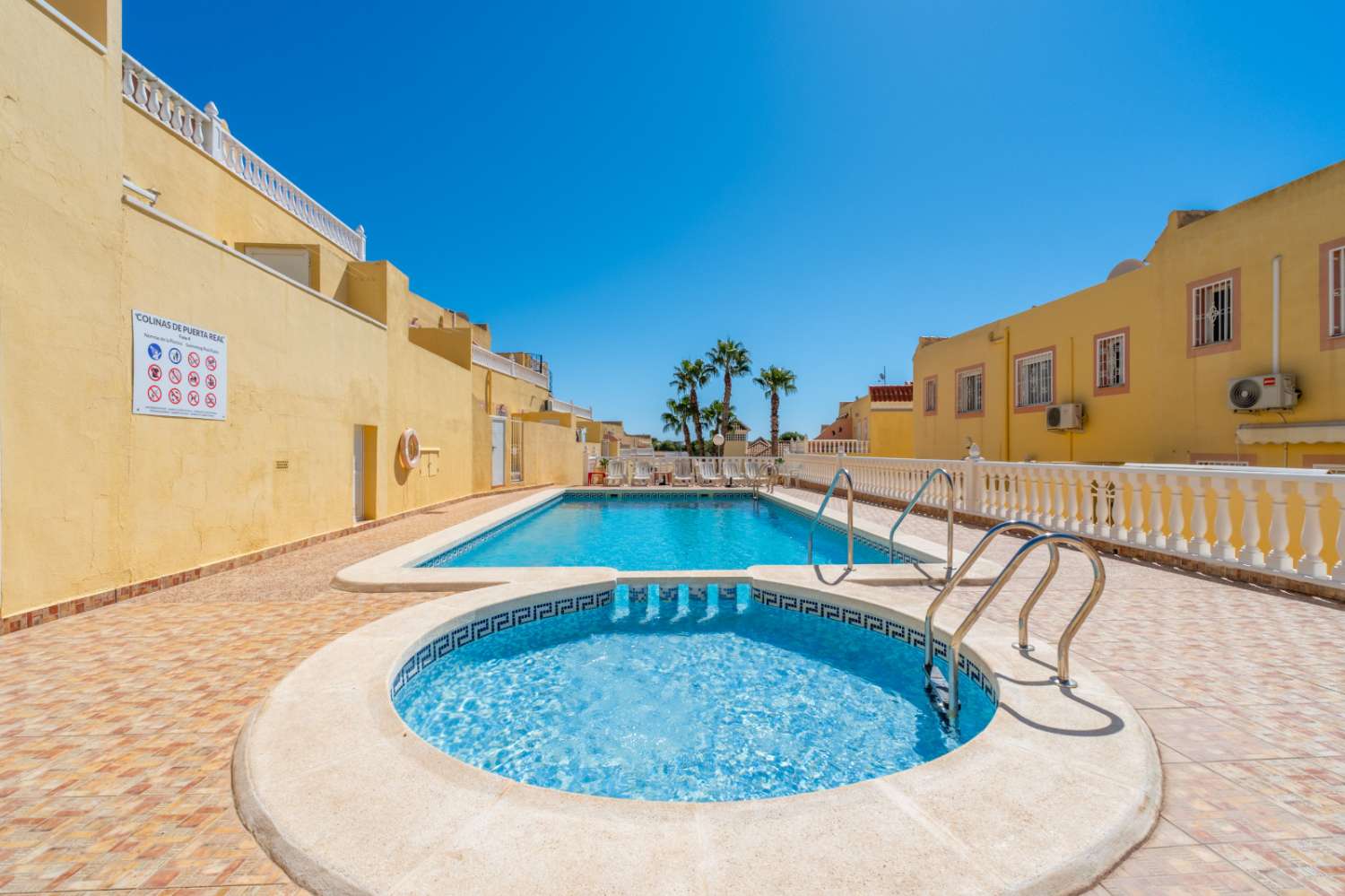 Magnífico dúplex de estilo “Battenberg”, completamente reformado y listo para entrar a vivir, ubicado en una tranquila zona residencial de Las Filipinas -