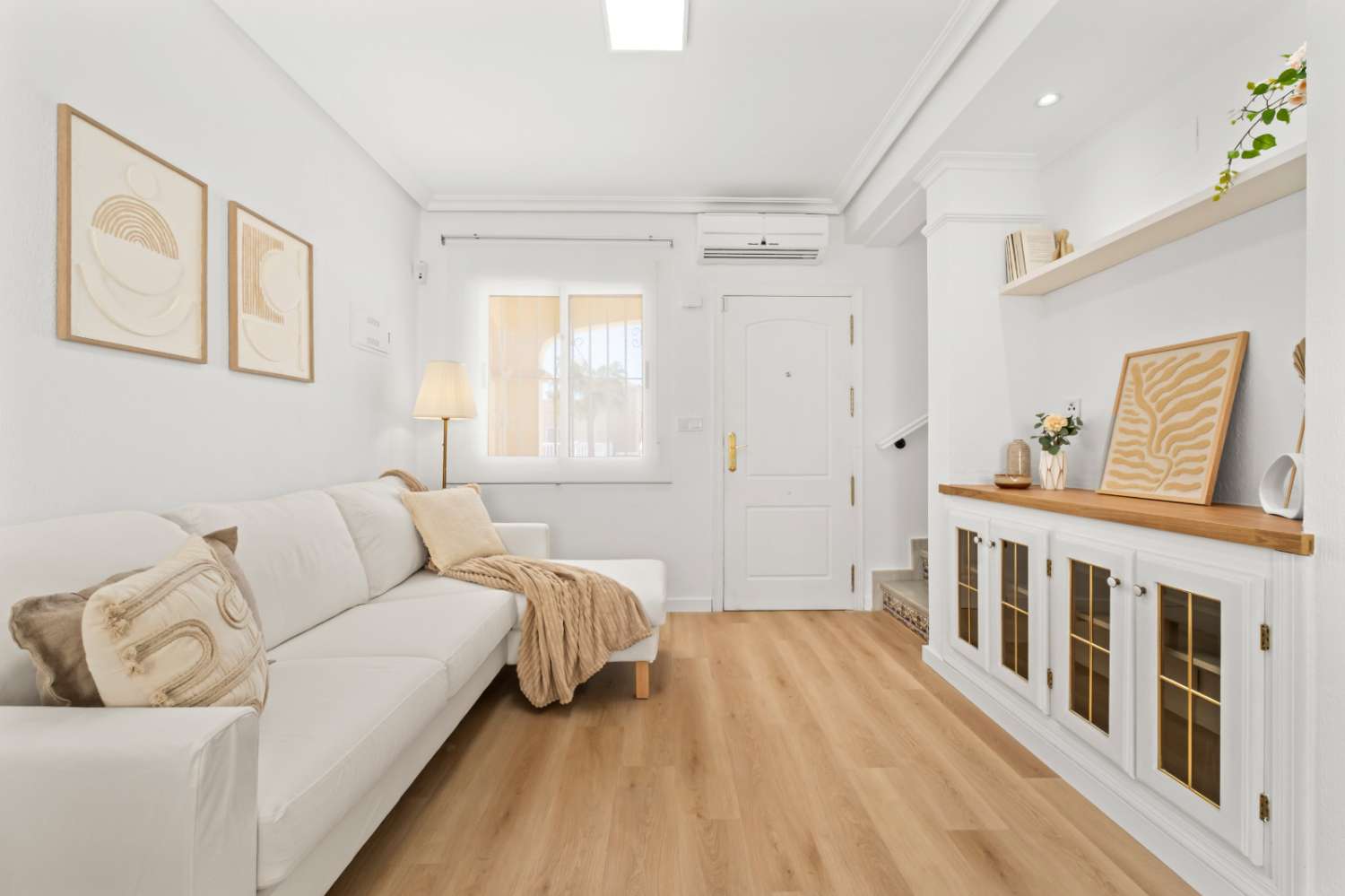 Magnífico dúplex de estilo “Battenberg”, completamente reformado y listo para entrar a vivir, ubicado en una tranquila zona residencial de Las Filipinas -