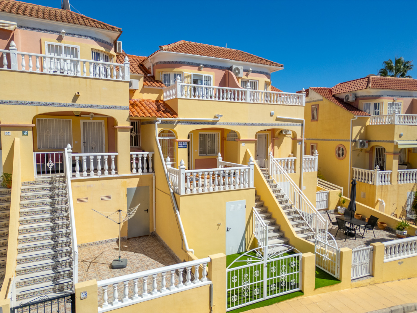 Magnífico dúplex de estilo “Battenberg”, completamente reformado y listo para entrar a vivir, ubicado en una tranquila zona residencial de Las Filipinas -