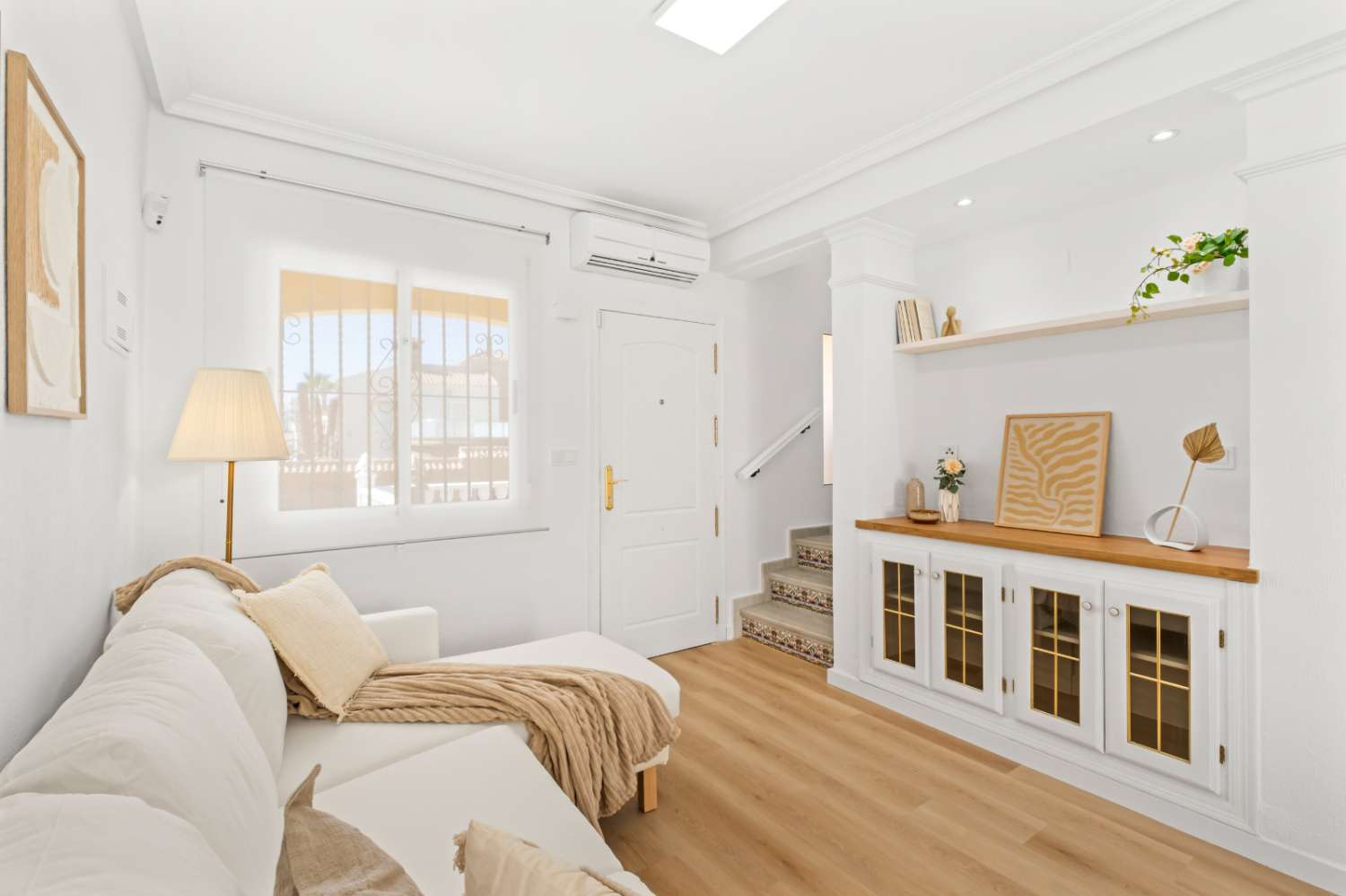 Magnífico dúplex de estilo “Battenberg”, completamente reformado y listo para entrar a vivir, ubicado en una tranquila zona residencial de Las Filipinas -