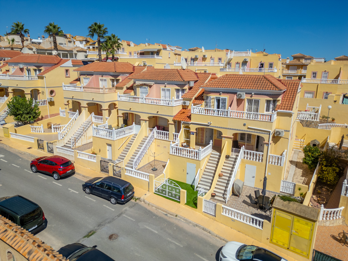 Magnífico dúplex de estilo “Battenberg”, completamente reformado y listo para entrar a vivir, ubicado en una tranquila zona residencial de Las Filipinas -