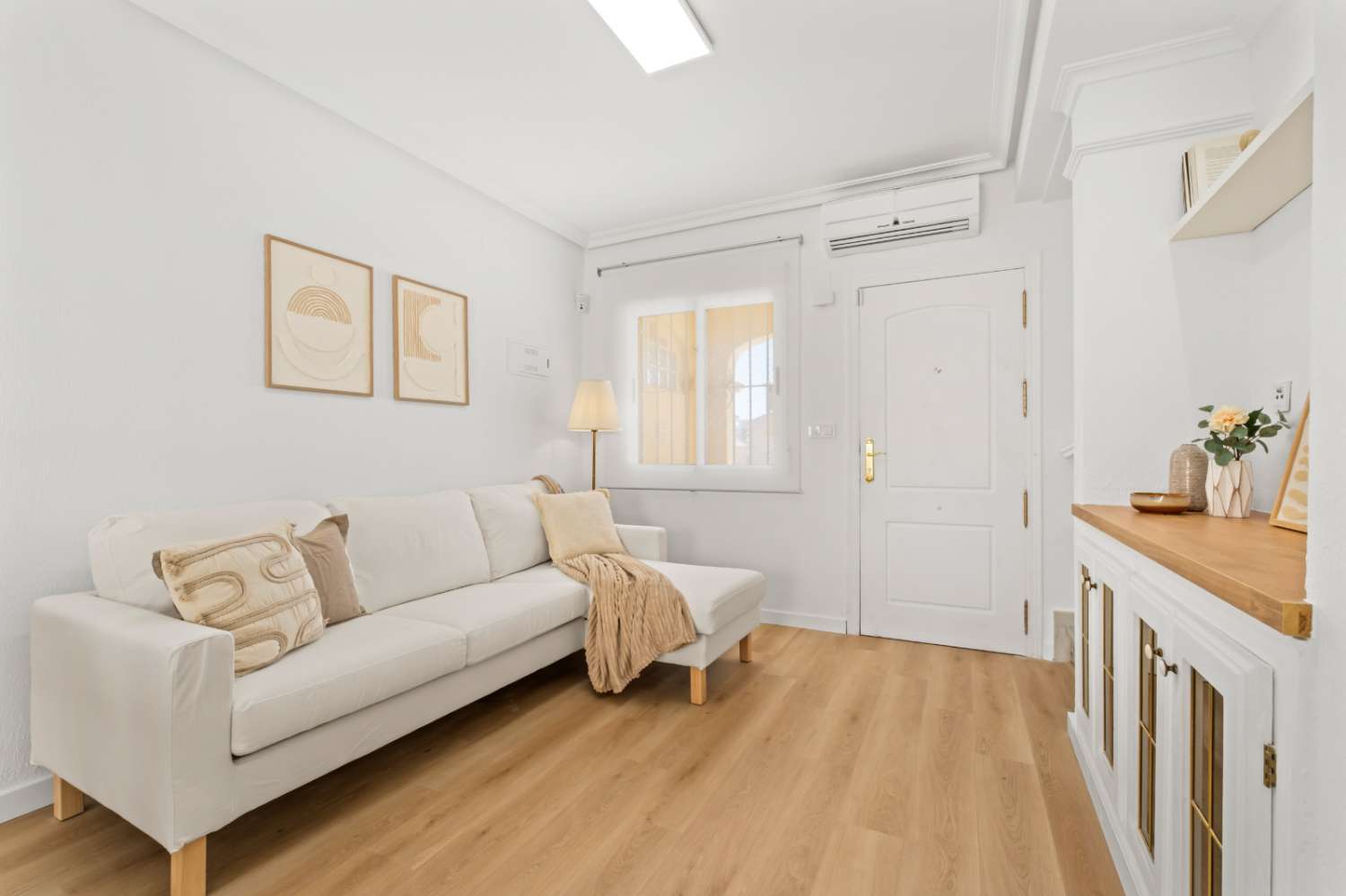 Magnífico dúplex de estilo “Battenberg”, completamente reformado y listo para entrar a vivir, ubicado en una tranquila zona residencial de Las Filipinas -