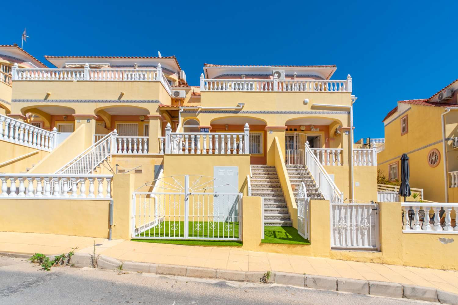 Magnífico dúplex de estilo “Battenberg”, completamente reformado y listo para entrar a vivir, ubicado en una tranquila zona residencial de Las Filipinas -