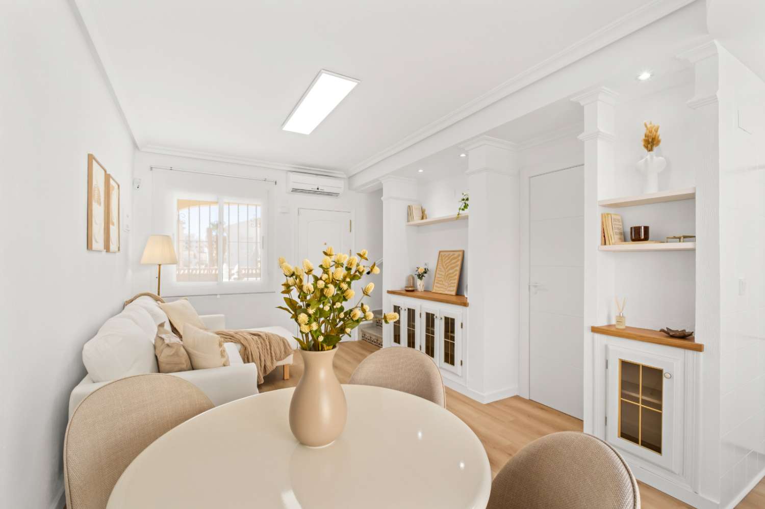 Magnífico dúplex de estilo “Battenberg”, completamente reformado y listo para entrar a vivir, ubicado en una tranquila zona residencial de Las Filipinas -