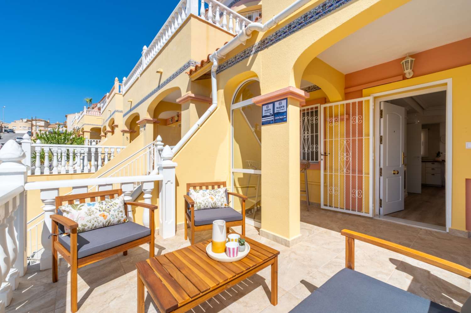 Magnífico dúplex de estilo “Battenberg”, completamente reformado y listo para entrar a vivir, ubicado en una tranquila zona residencial de Las Filipinas -