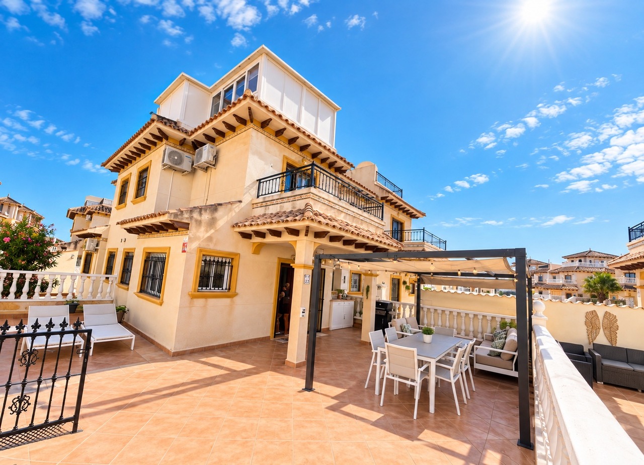 Adosado de 3 dormitorios en venta en La Zenia