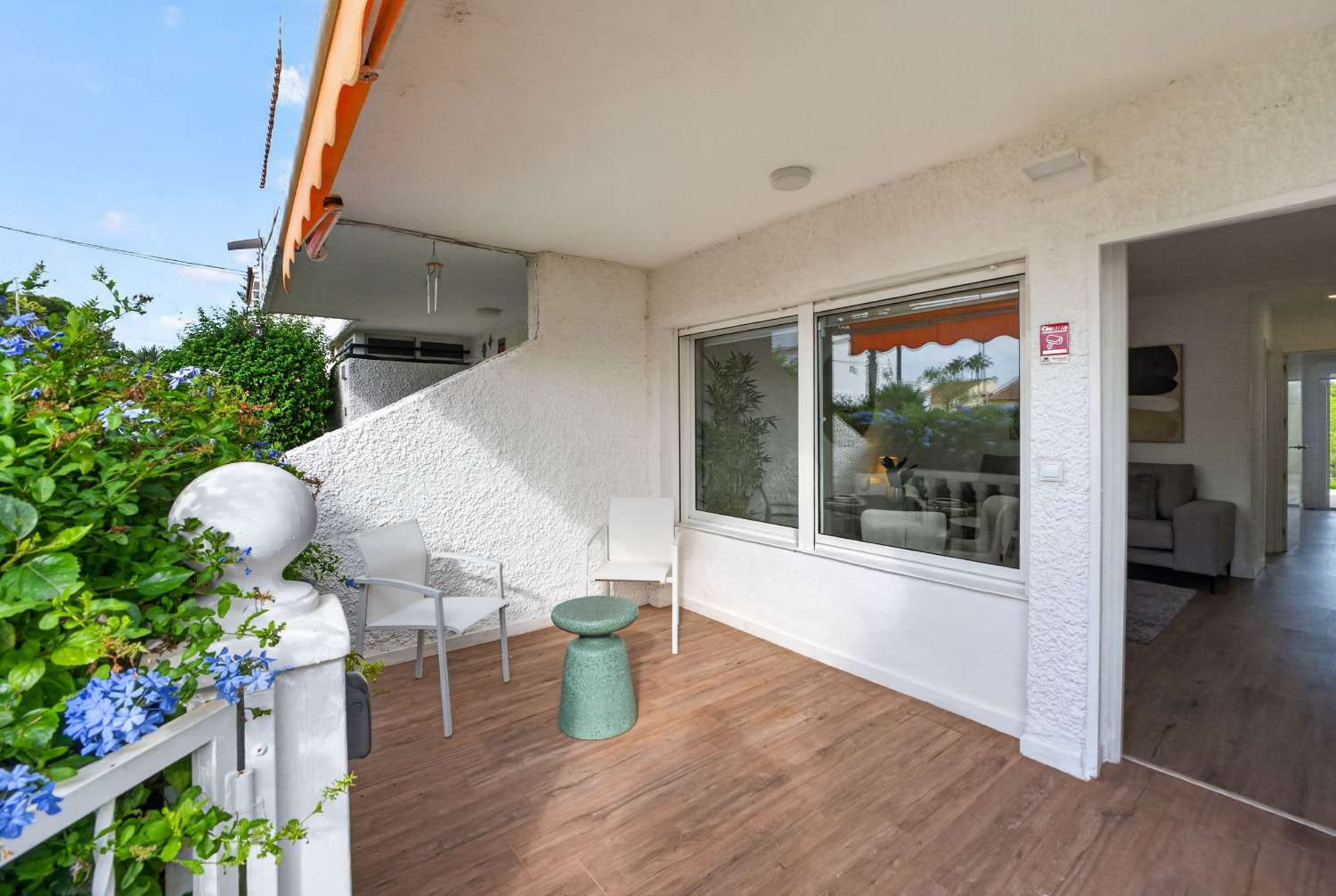 Fully renovated single-story bungalow in a prime location in Villamartin