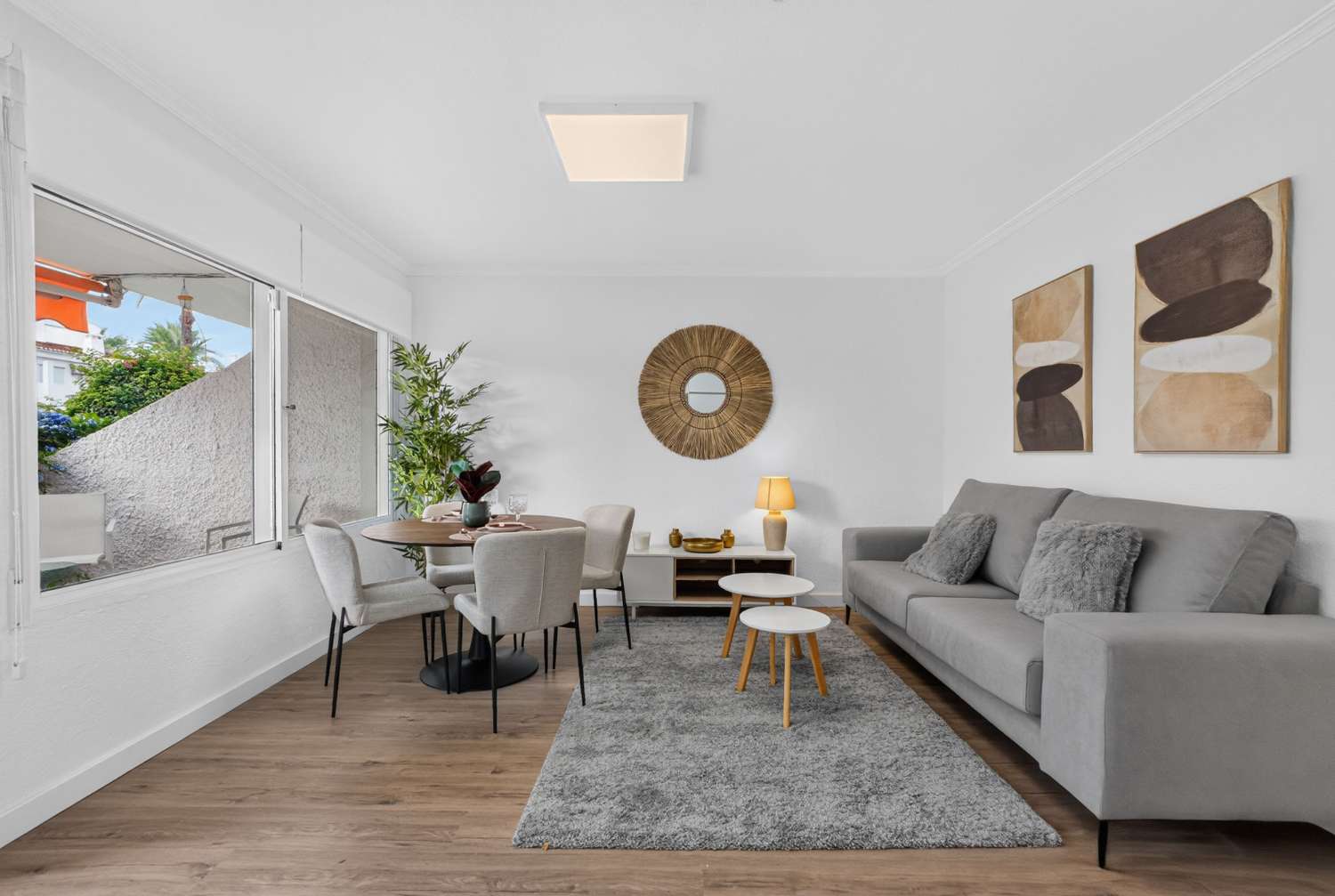 Fully renovated single-story bungalow in a prime location in Villamartin