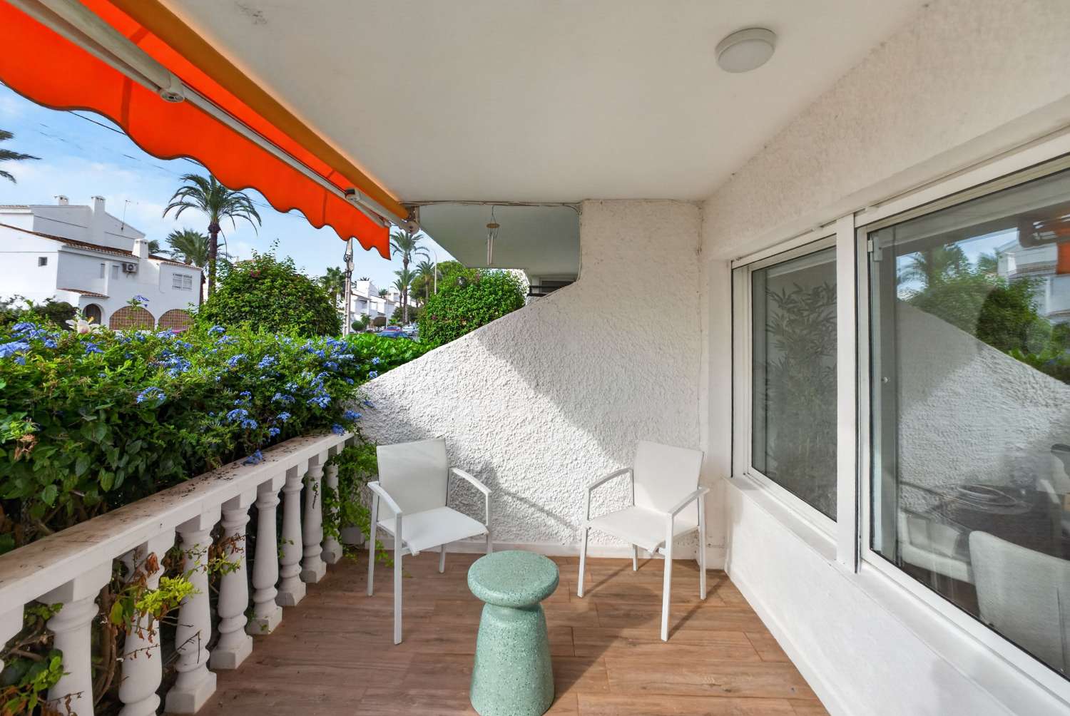 Fully renovated single-story bungalow in a prime location in Villamartin