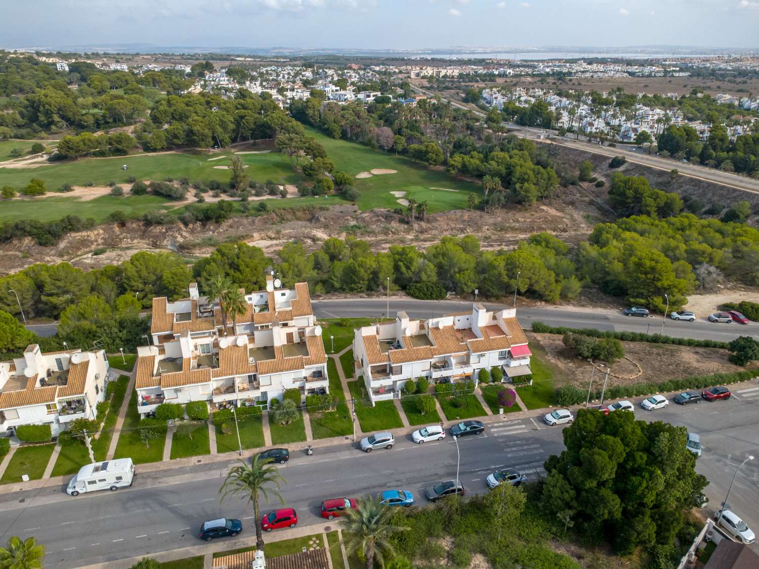 Fully renovated single-story bungalow in a prime location in Villamartin