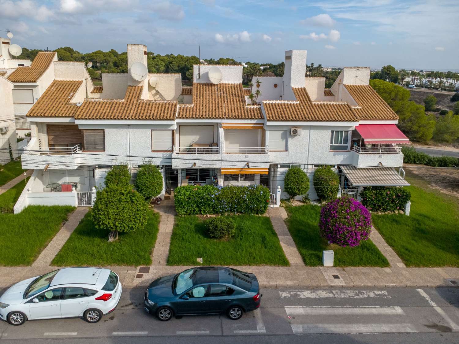 Fully renovated single-story bungalow in a prime location in Villamartin