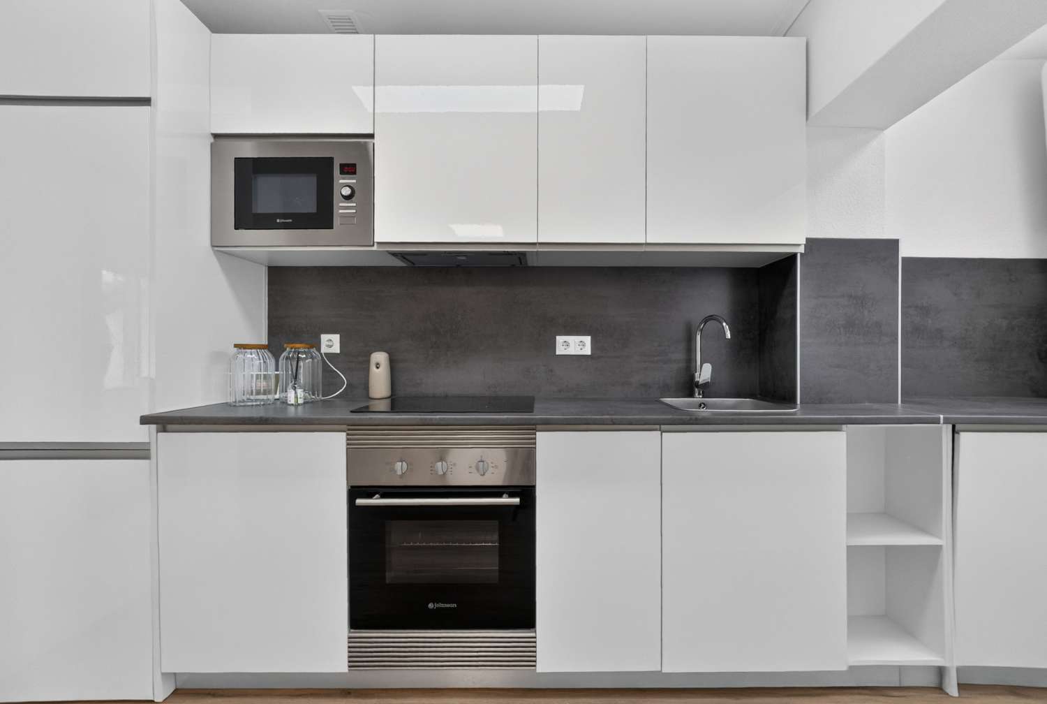 Fully renovated single-story bungalow in a prime location in Villamartin