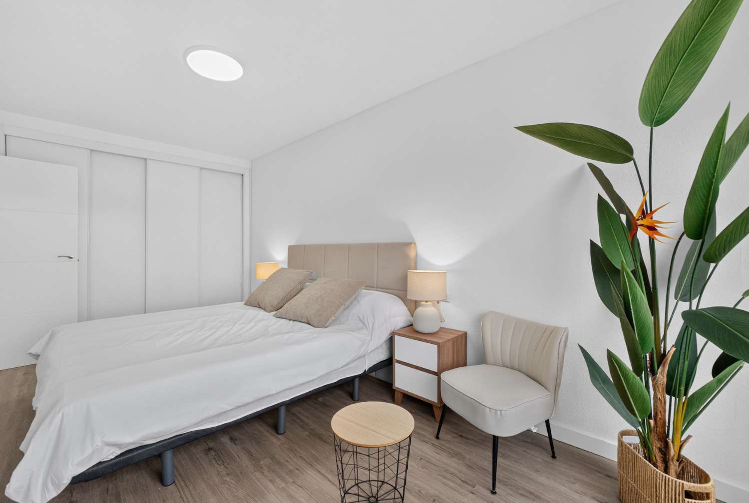 Fully renovated single-story bungalow in a prime location in Villamartin