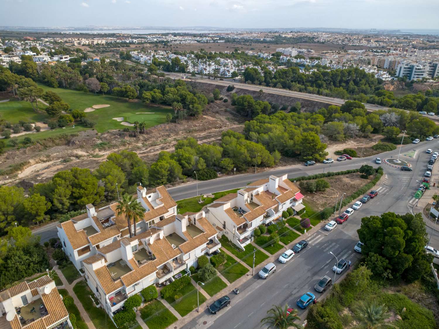 Fully renovated single-story bungalow in a prime location in Villamartin