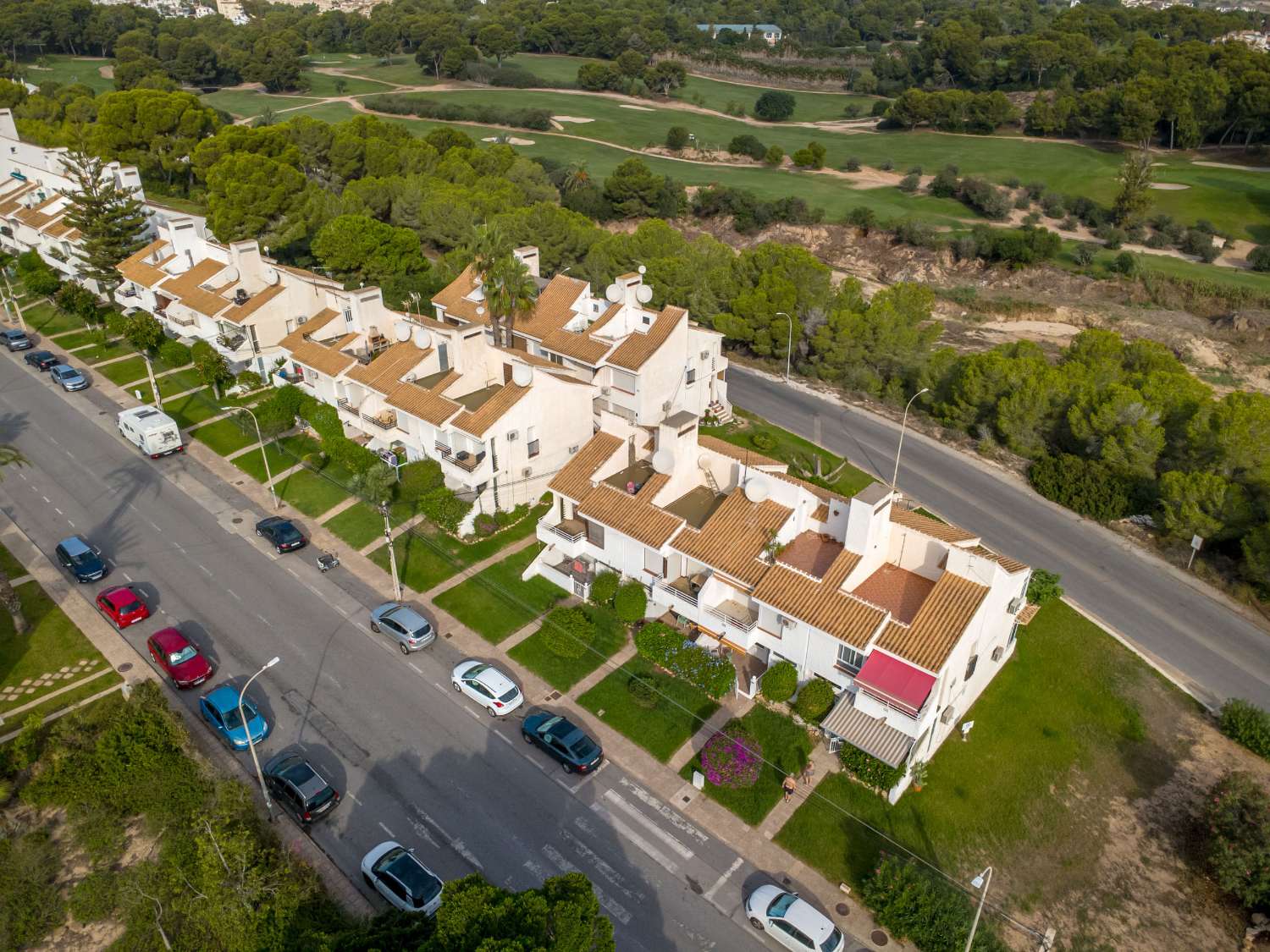 Fully renovated single-story bungalow in a prime location in Villamartin
