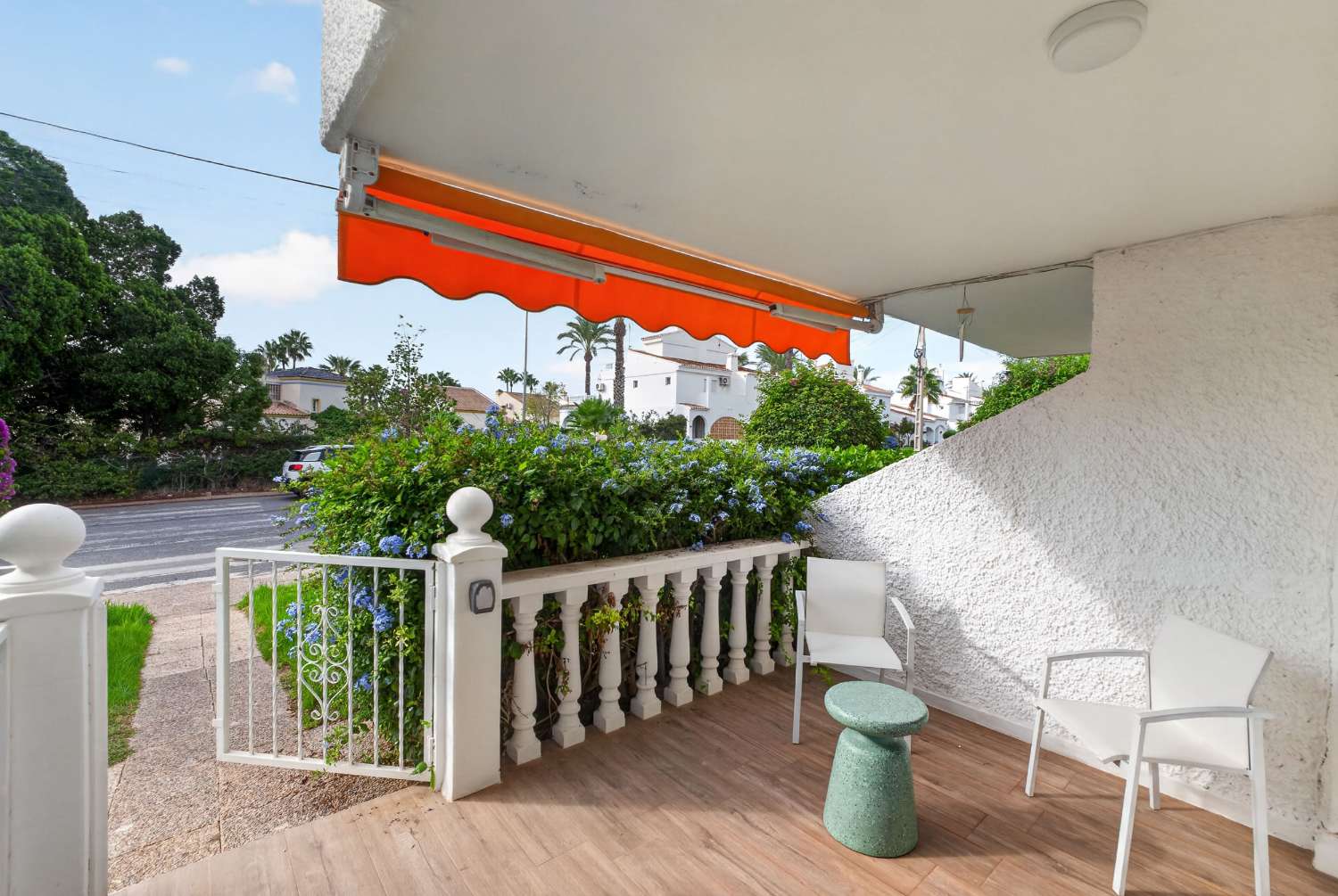 Fully renovated single-story bungalow in a prime location in Villamartin