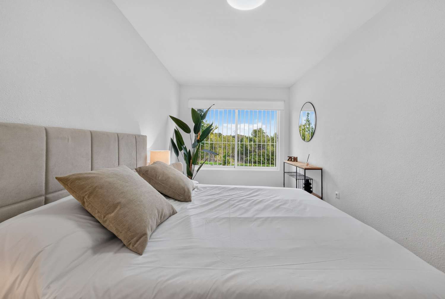 Fully renovated single-story bungalow in a prime location in Villamartin