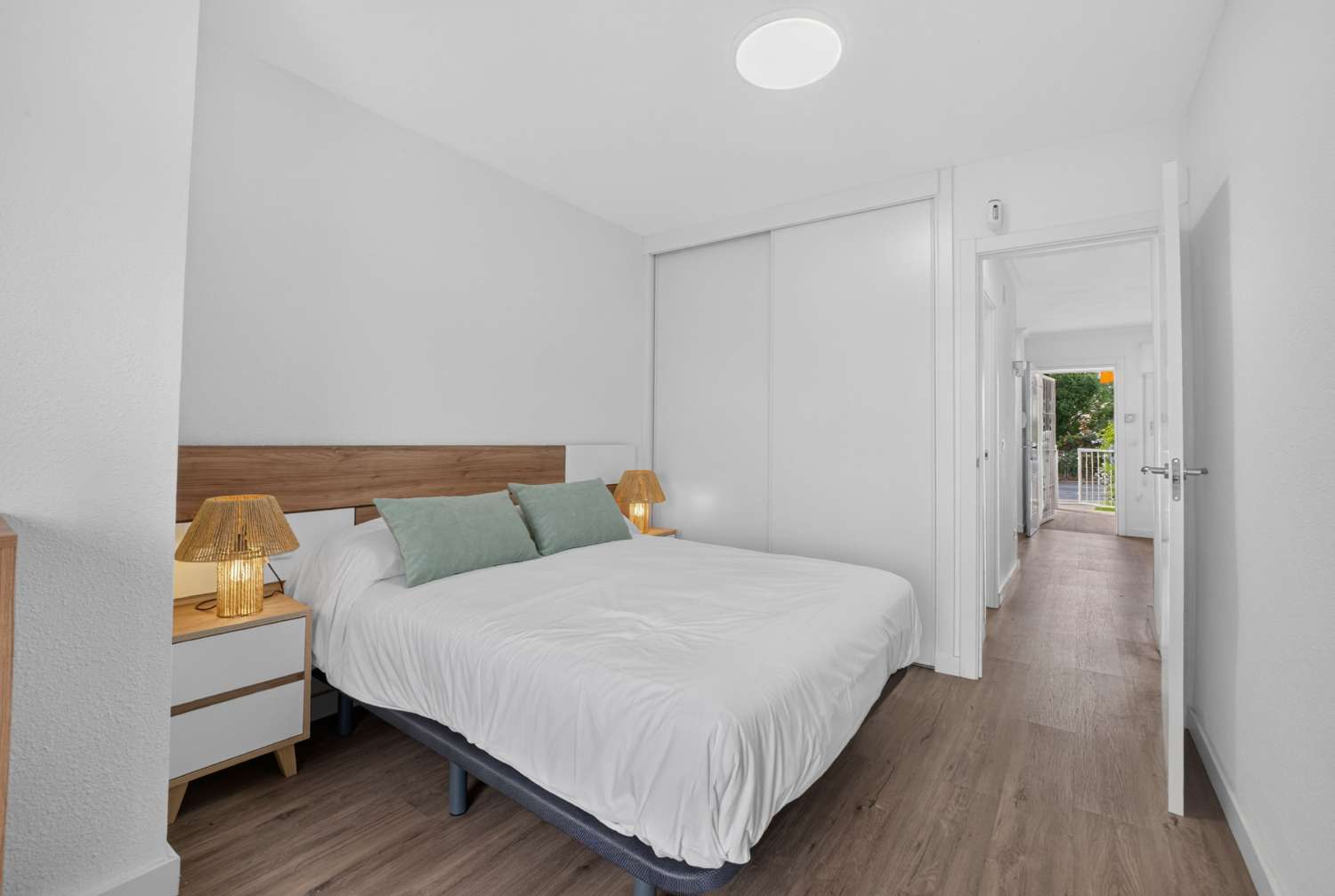 Fully renovated single-story bungalow in a prime location in Villamartin