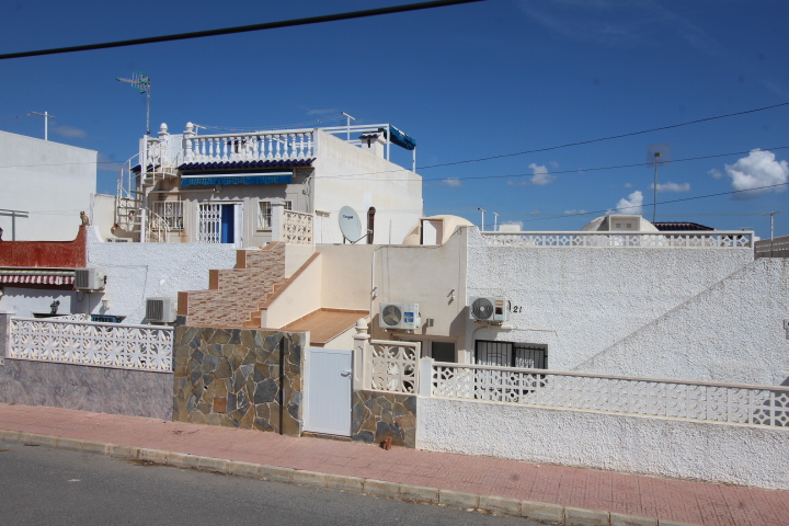 Bungalow adosado con solárium, vistas al mar y orientación este en Blue Lagoon – Villamartín