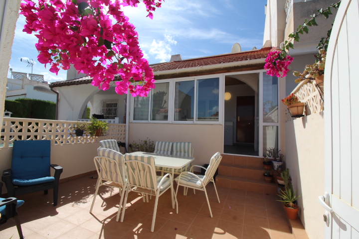 Bungalow adosado con solárium, vistas al mar y orientación este en Blue Lagoon – Villamartín