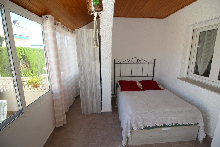 Bungalow adosado con solárium, vistas al mar y orientación este en Blue Lagoon – Villamartín