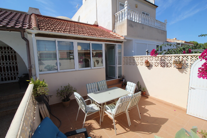 Bungalow adosado con solárium, vistas al mar y orientación este en Blue Lagoon – Villamartín