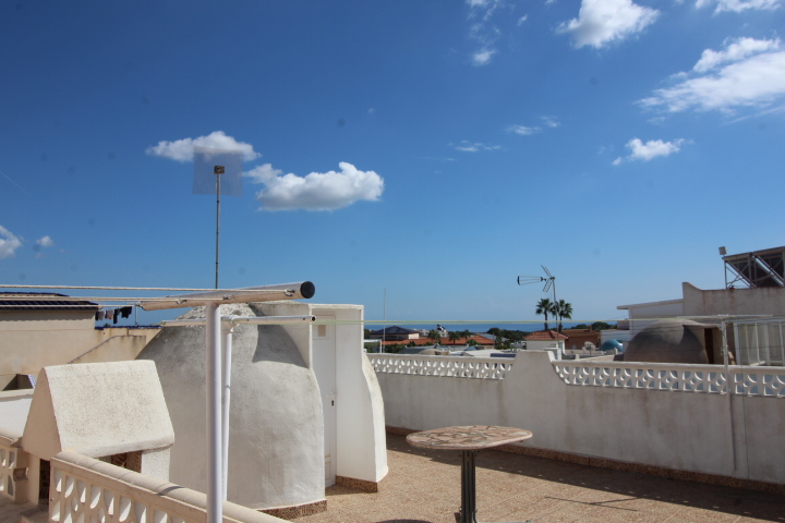 Bungalow adosado con solárium, vistas al mar y orientación este en Blue Lagoon – Villamartín