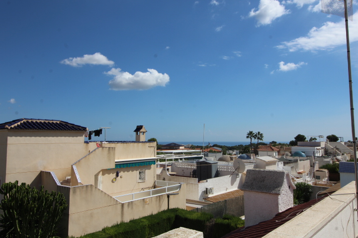 Bungalow adosado con solárium, vistas al mar y orientación este en Blue Lagoon – Villamartín