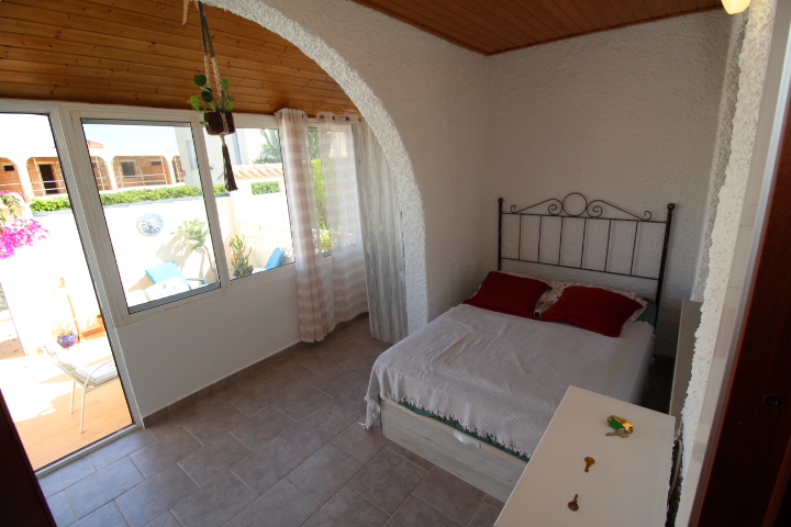 Bungalow adosado con solárium, vistas al mar y orientación este en Blue Lagoon – Villamartín