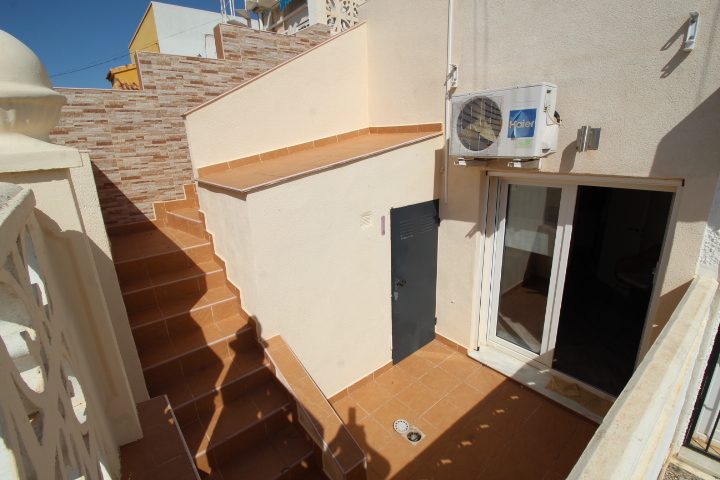 Bungalow adosado con solárium, vistas al mar y orientación este en Blue Lagoon – Villamartín