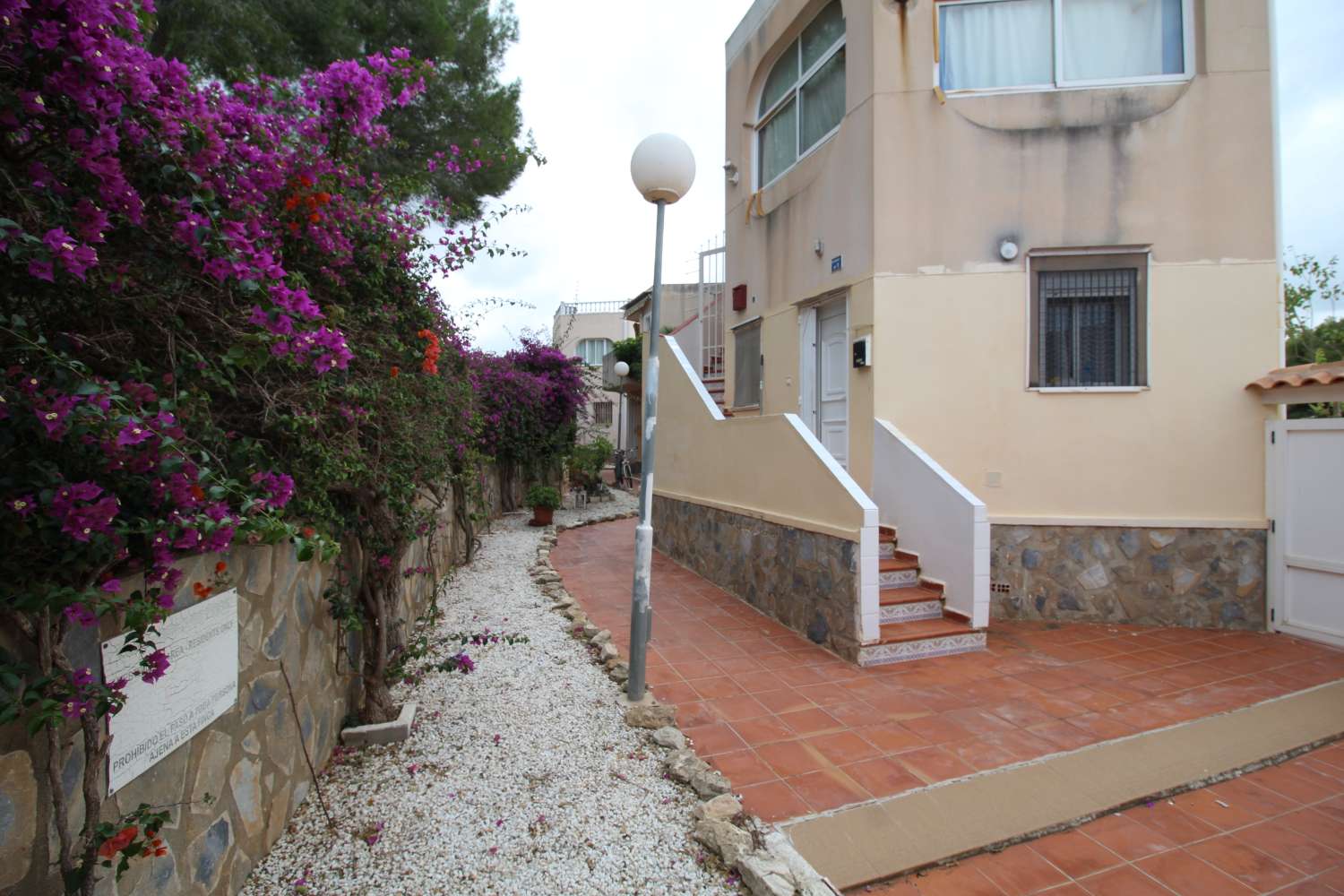 Bungalow en planta baja con jardín y terraza en Ciudad de las Comunicaciones