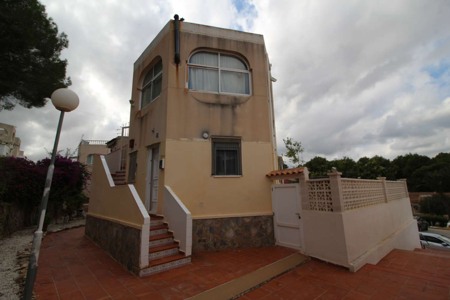 Bungalow en planta baja con jardín y terraza en Ciudad de las Comunicaciones