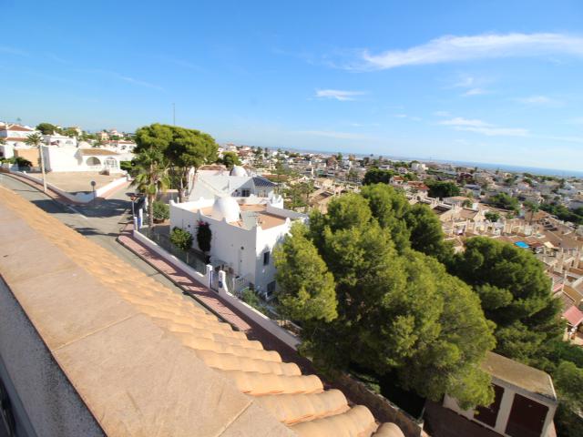 Große Villa mit Panorama Blick auf mehreren Etagen in Villamartín/ Oihuela Costa