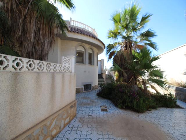 Grande villa avec vues panoramiques sur plusieurs étages à Villamartín/ Oihuela Costa