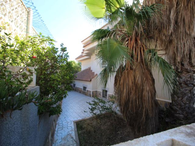 Große Villa mit Panorama Blick auf mehreren Etagen in Villamartín/ Oihuela Costa