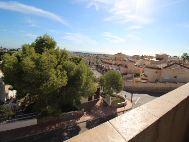 Große Villa mit Panorama Blick auf mehreren Etagen in Villamartín/ Oihuela Costa