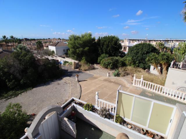 Grande villa avec vues panoramiques sur plusieurs étages à Villamartín/ Oihuela Costa