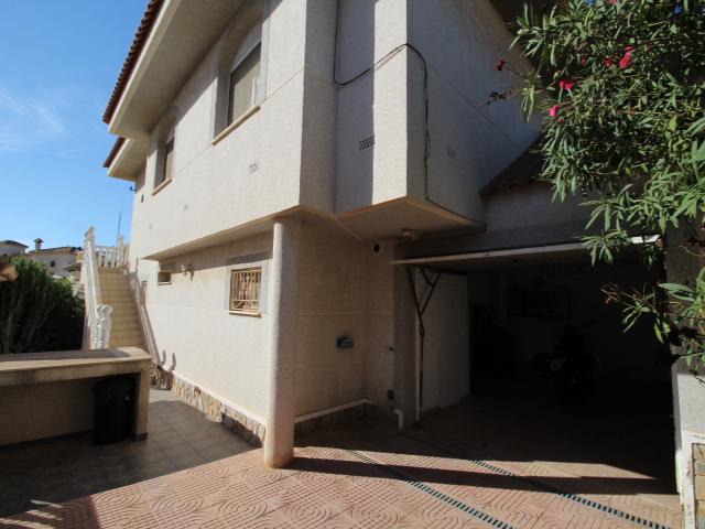 Große Villa mit Panorama Blick auf mehreren Etagen in Villamartín/ Oihuela Costa