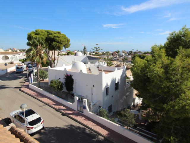 Große Villa mit Panorama Blick auf mehreren Etagen in Villamartín/ Oihuela Costa