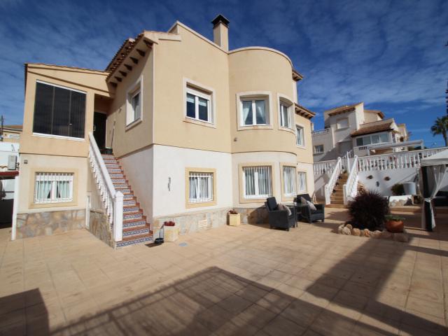 Villa til salg i Villamartín-Las Filipinas (Orihuela)