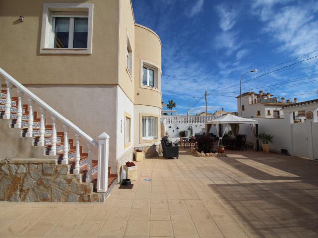 Villa till salu i Villamartín-Las Filipinas (Orihuela)